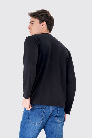 UNIQVIBE Shirt in Black