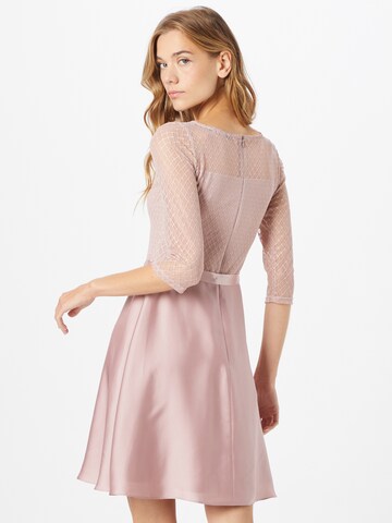 Rochie de cocktail de la SWING pe roz