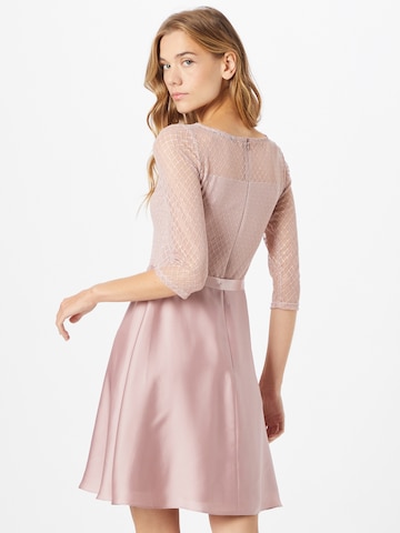 Robe de cocktail SWING en rose