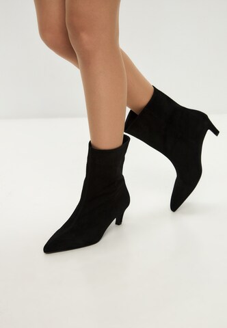 CESARE GASPARI Ankle Boots in Black