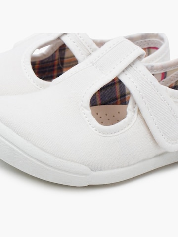Pisamonas First-Step Shoes in White