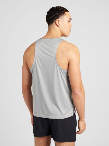 new balance - Camiseta funcional 'Essentials' en gris