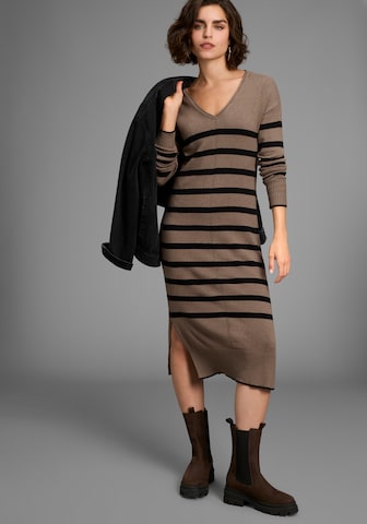 LAURA SCOTT Strickkleid in Braun: Vorderseite