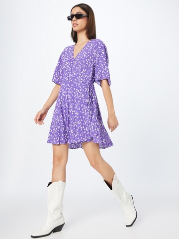 Robe d’été 'Kimberly' WEEKDAY en violet