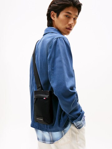 Sac à bandoulière TOMMY HILFIGER en noir