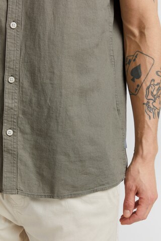 !Solid - Ajuste regular Camisa en verde