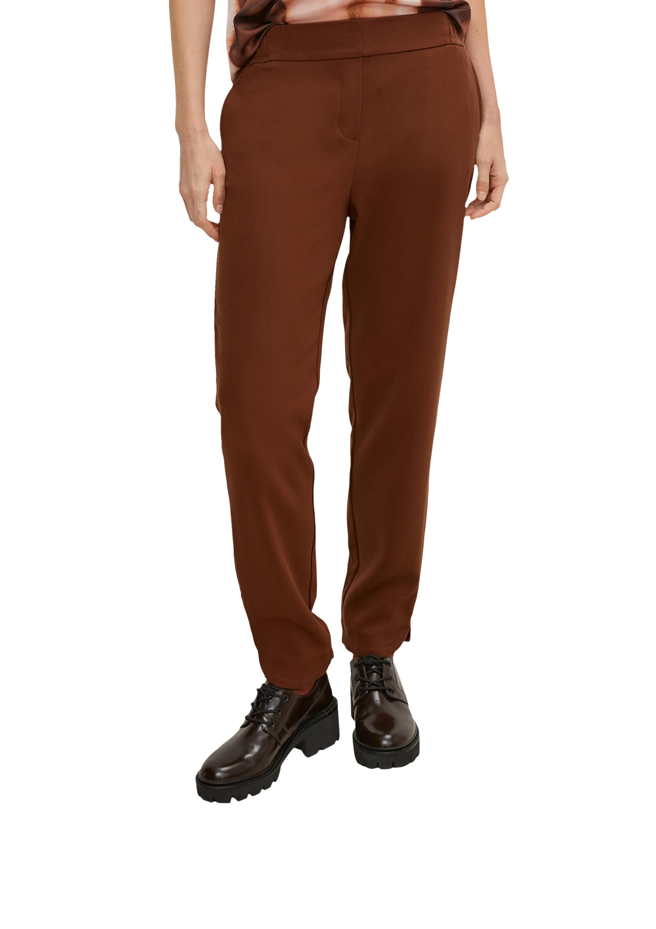 Effilé Pantalon chino COMMA en marron : devant
