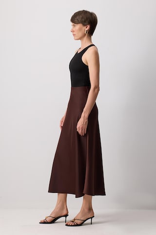 Touche Prive Skirt in Red