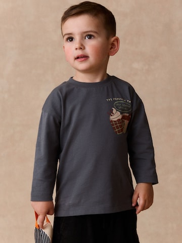 Next Shirt in Grau