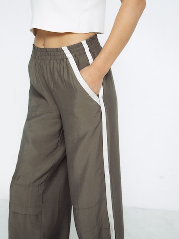 ABOUT YOU x Toni Garrn Wide leg Pants in Beige