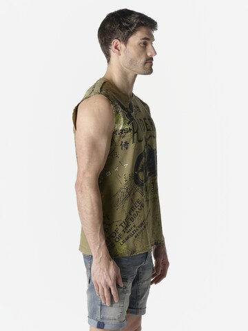 Tricou de la KOROSHI pe verde
