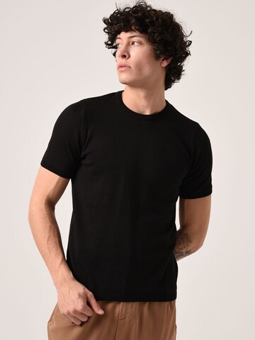 Antioch Shirt in Black: front