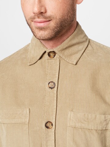 Coupe regular Chemise forét en beige