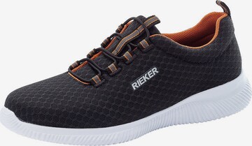 Sneaker low de la Rieker pe negru: față