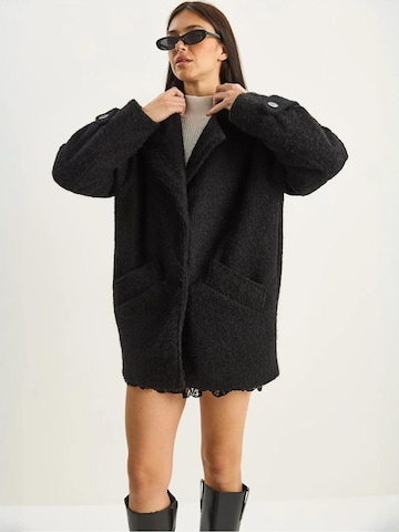 Cappotto di mezza stagione di Bianco Lucci in nero