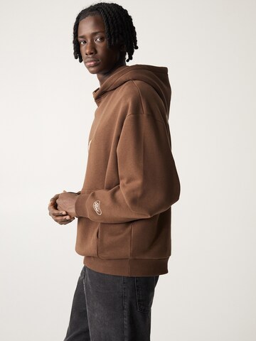 Pull&Bear Суичър в кафяво