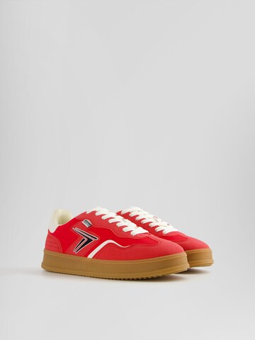 Baskets basses Bershka en rouge