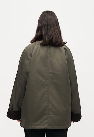 Vero Moda Curve Talvitakki 'VMCWALES' värissä ruskea