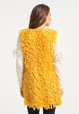 Geacă tricotată de la IZIA pe galben
