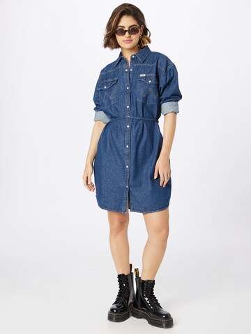 WRANGLER - Vestidos camiseiros 'Jumbo' em azul