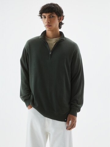 Pull&Bear Sweater in Green: front