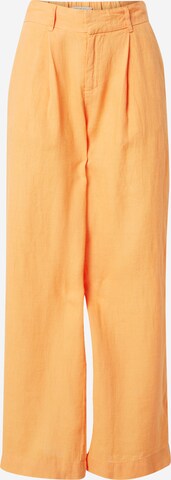 Gina Tricot Pleat-front trousers 'Denise' in Orange: front