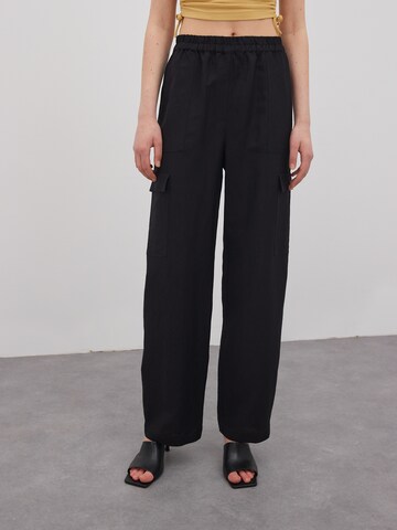 Regular Pantalon 'Belina' EDITED en noir : devant
