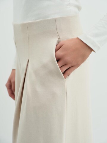 C&City Wide leg Pleat-front trousers in Beige