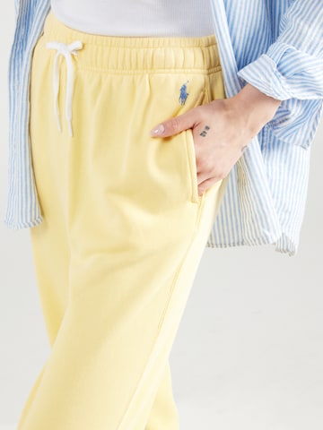 Tapered Pantaloni de la Polo Ralph Lauren pe galben