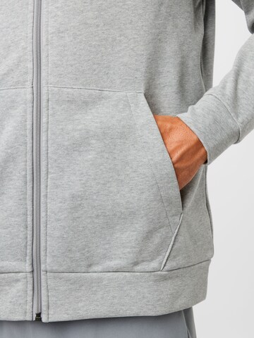 NIKE Sportsweatjacke in Grau