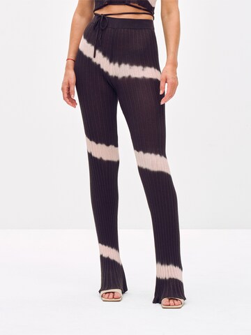 ABOUT YOU x Toni Garrn Slimfit Broek 'Rebecca' in Grijs: voorkant