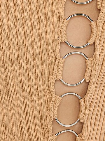 Top di Hiccup in marrone