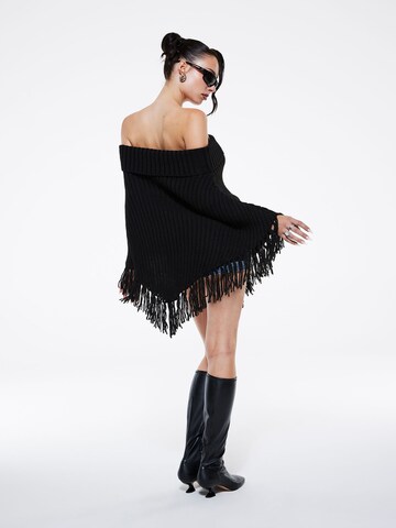 SHYX Poncho 'Dinah' in Schwarz