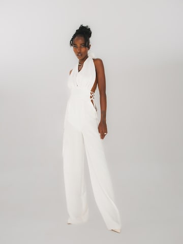 Combinaison 'UVIA Maxi-jumpsuit met open rug, wit, S' UVIA en blanc