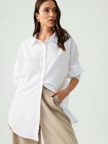 Sável Blouse 'NINA' in White: front