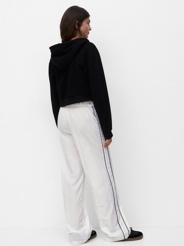 Pull&Bear Regular Trousers in White