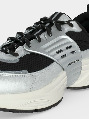 pelēks Jordan Zemie brīvā laika apavi 'Trunner'