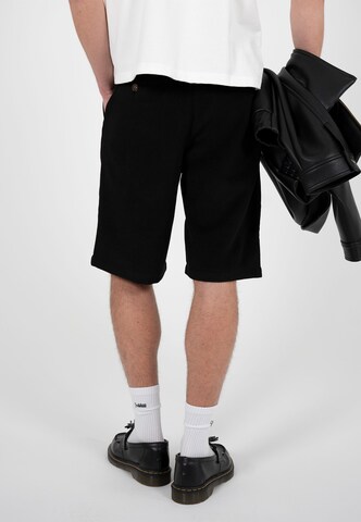 Prohibited Loosefit Bandplooibroek 'Podium' in Zwart