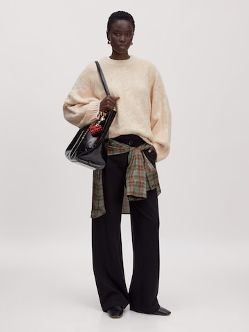 EDITED Обычный Брюки со складками 'Callista Trousers' в Черный