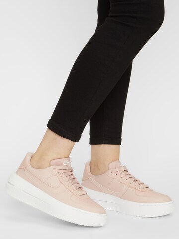 Sneaker bassa 'AF1 PLT.AF.ORM' di Nike Sportswear in rosa: frontale