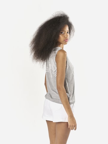 Top di KOROSHI in grigio