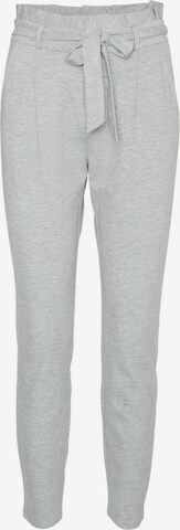 VERO MODA Slimfit Bandplooibroek 'EVA ' in Grijs: voorkant