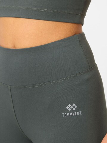 Tommy Life - Fato de desporto em cinzento
