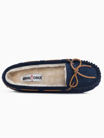 Pantoufle 'Cally' Minnetonka en bleu