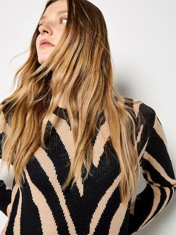 Robe Apricot en beige