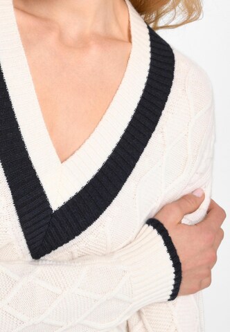 Pull-over include en blanc