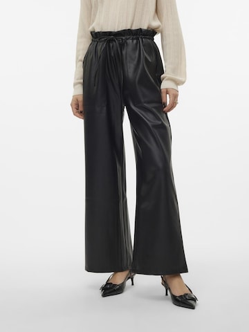 VERO MODA Wide Leg Bukser 'PAULINA' i sort: forside