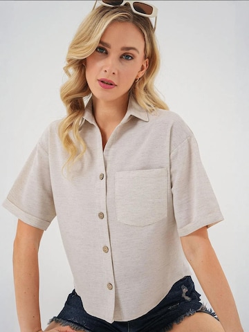 Bigdart Blouse in White: front