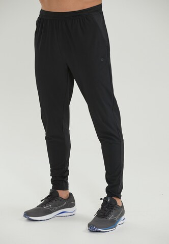 Virtus Tapered Sportbroek 'Edvian' in Zwart: voorkant