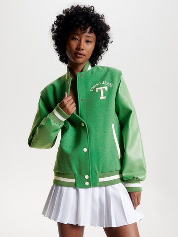 Tommy Jeans Přechodná bunda – zelená: přední strana